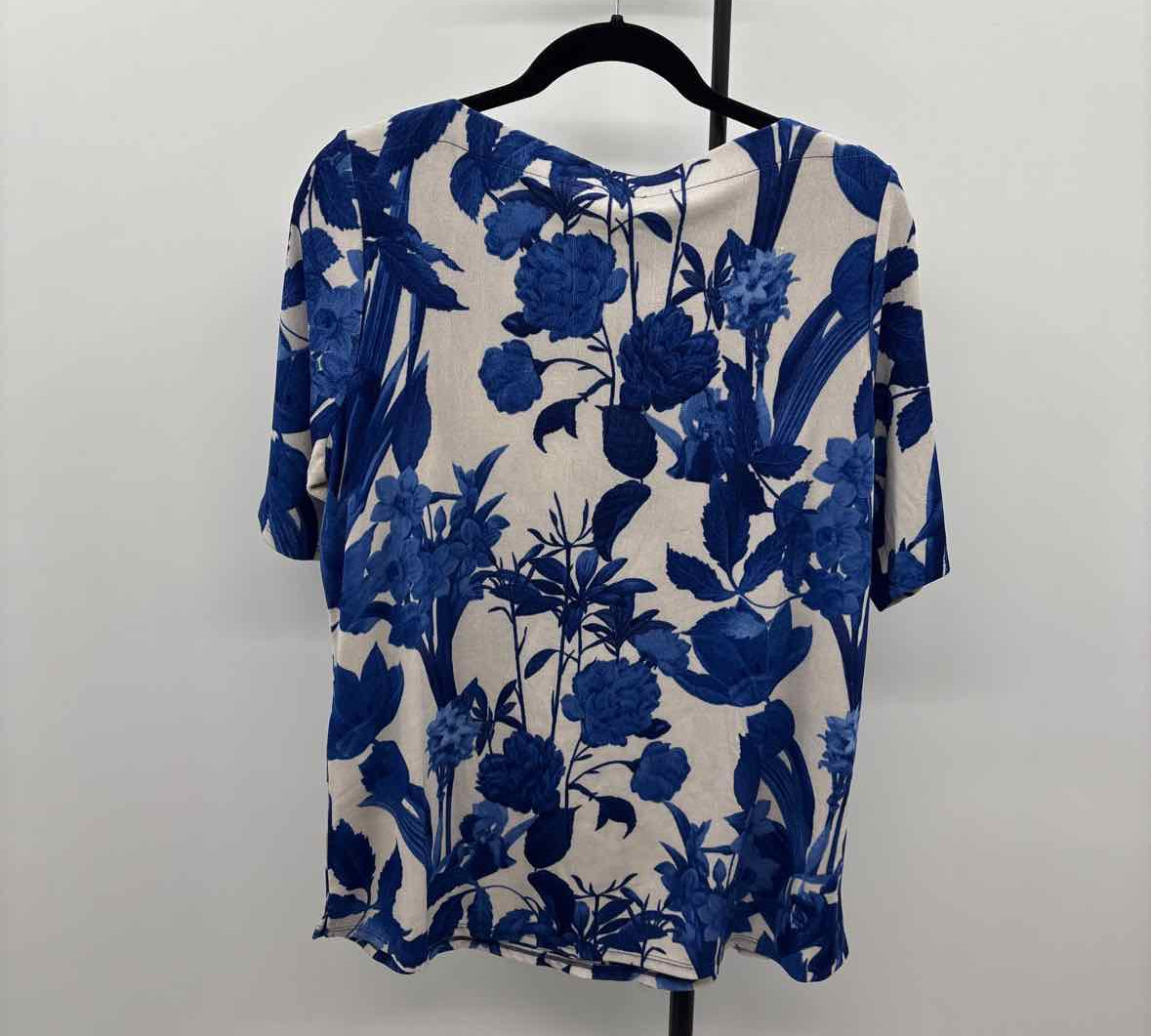 Chico's Women's Size L Blue Floral Short Sleeve Shirt