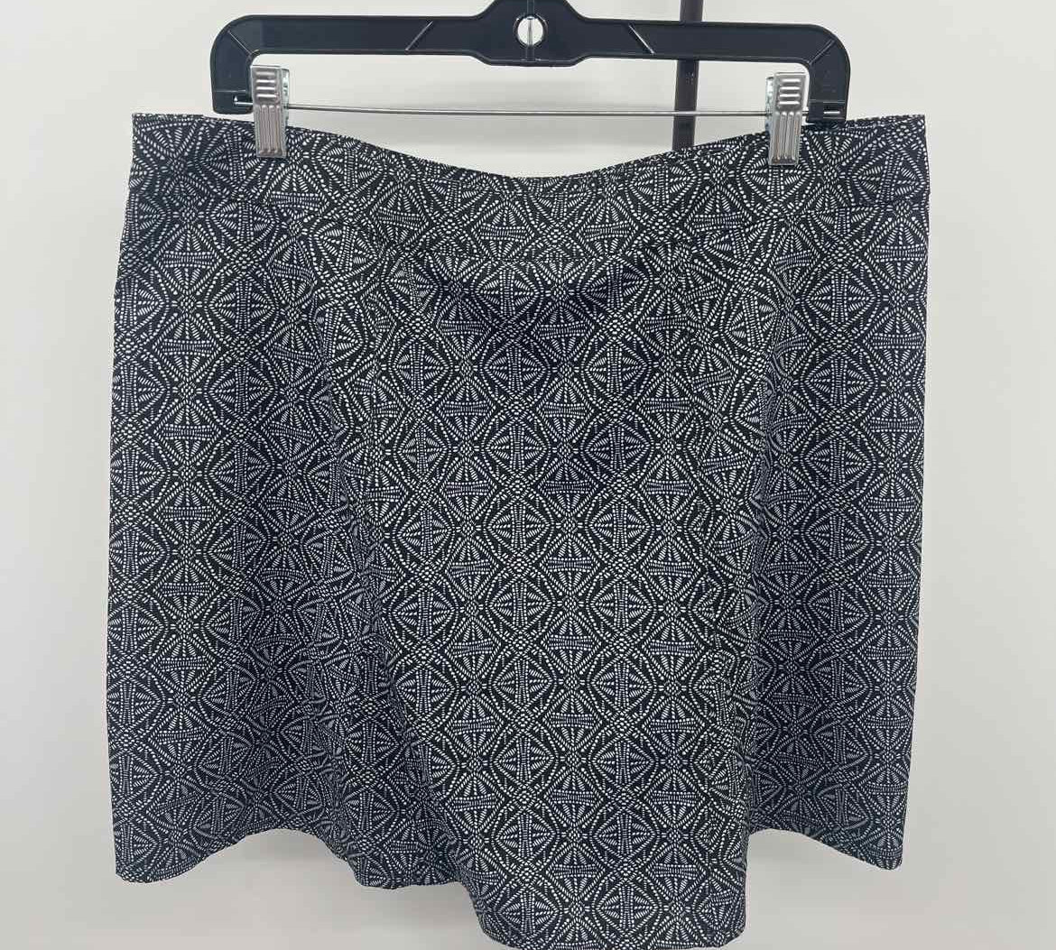 Rip Skirt Women's Size 16 Black Abstract Skirt