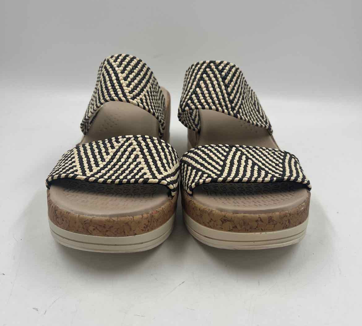 Bzees Women's Shoe Size 6.5 Black lines Sandals