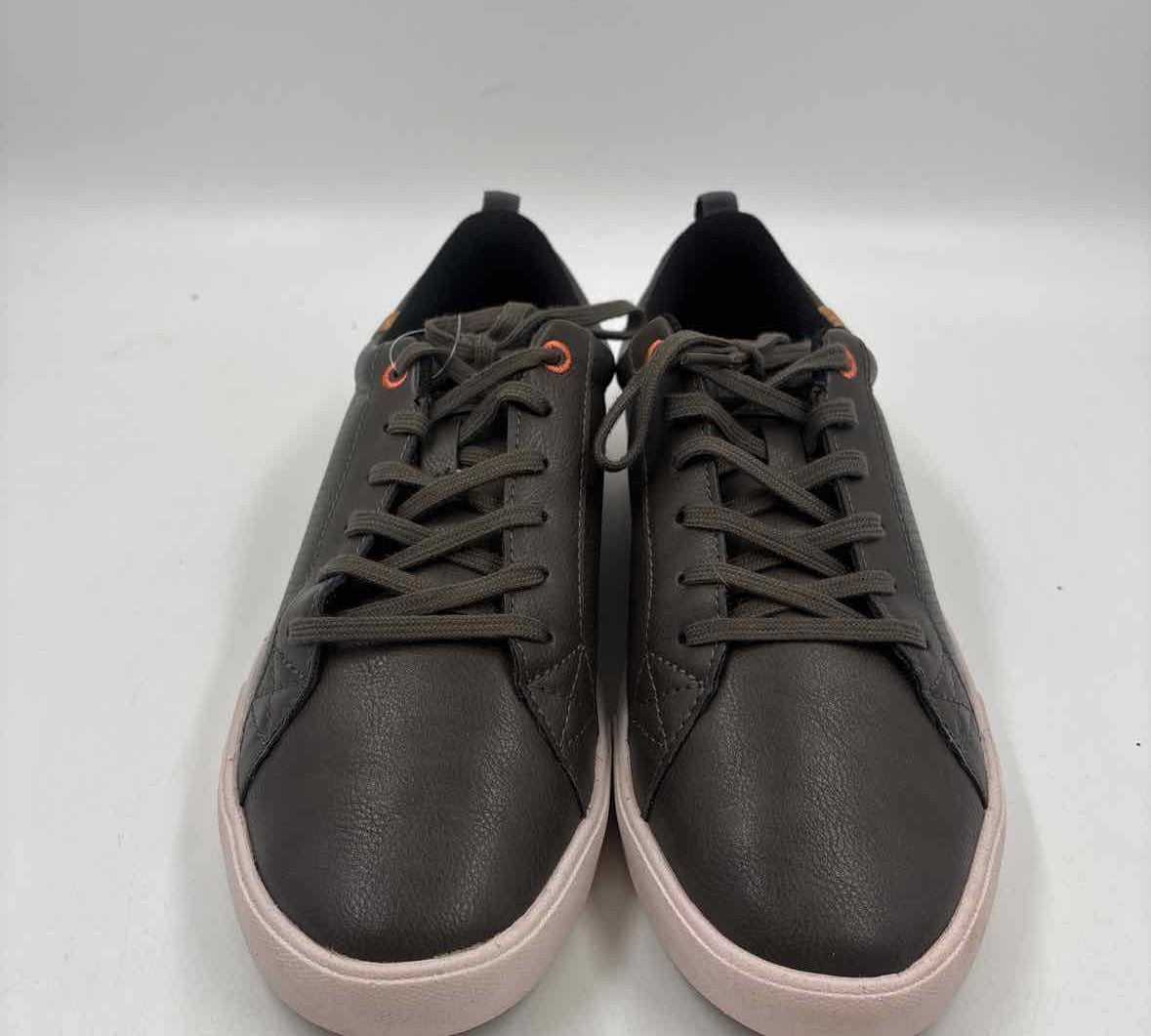 Saola Women's Shoe Size 7 Green Solid Sneakers