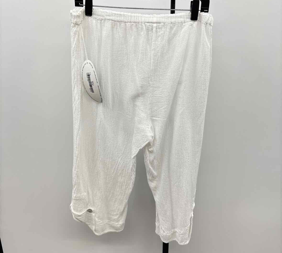 Oh My Gauze Women's Size 12/14 White Textured Capris