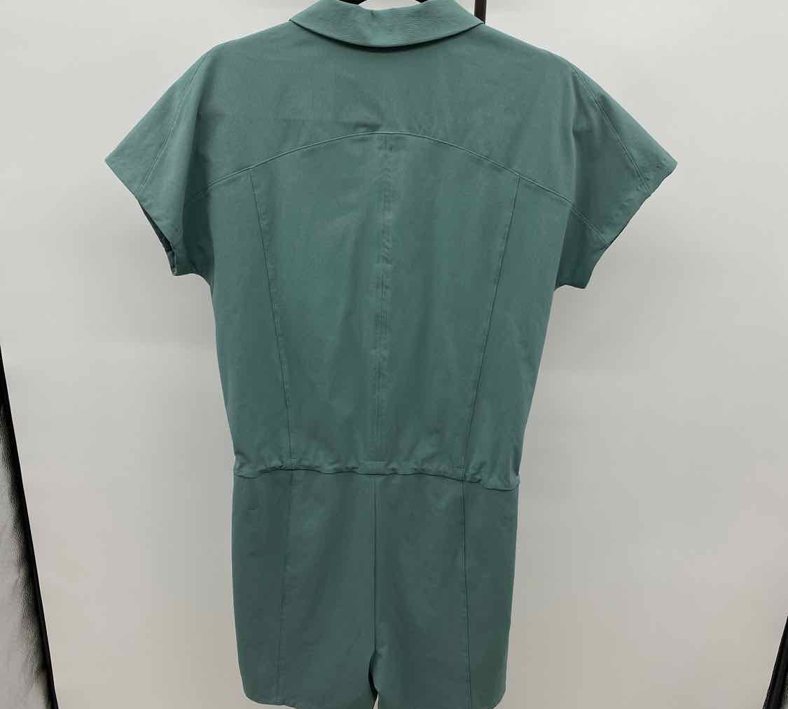 Lululemon Junior's Size 2 Green Solid Shorts
