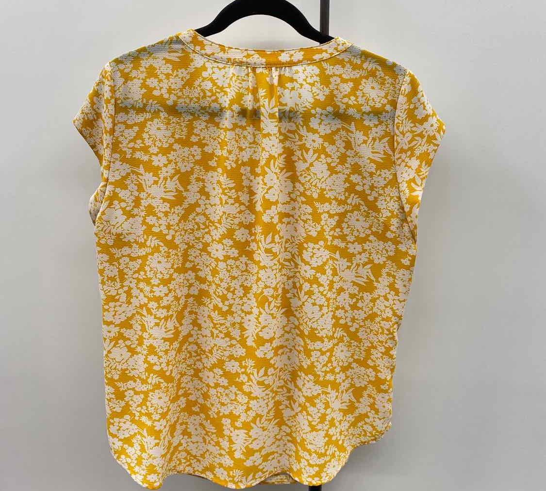 Fun2fun Women's Size L Yellow Floral Short Sleeve Shirt