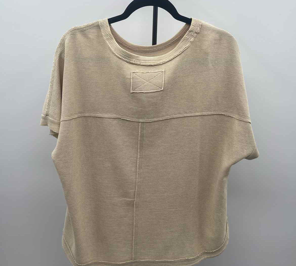 New In Women's Size L Beige Textured Short Sleeve Shirt