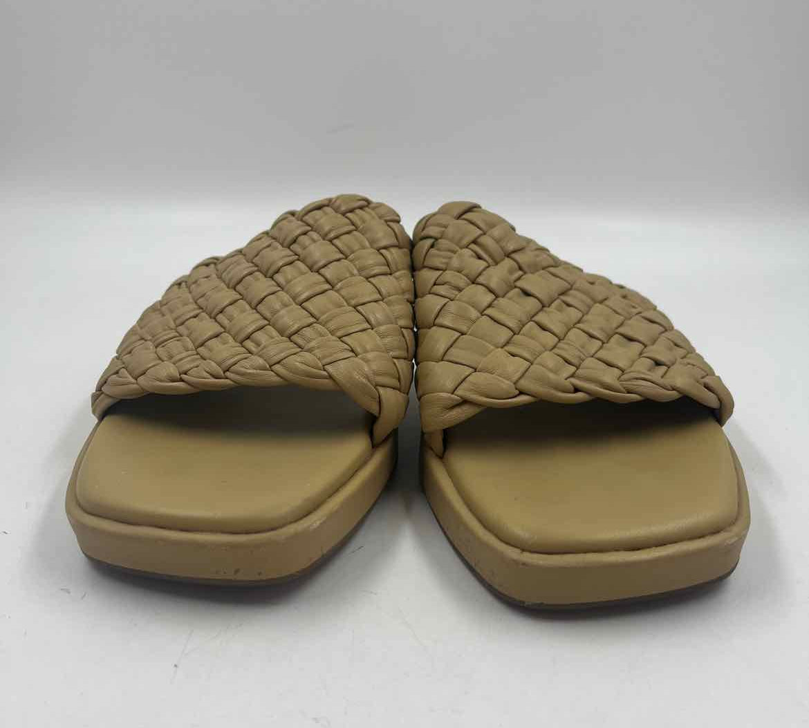 Vince Women's Shoe Size 11 camel Woven Sandals