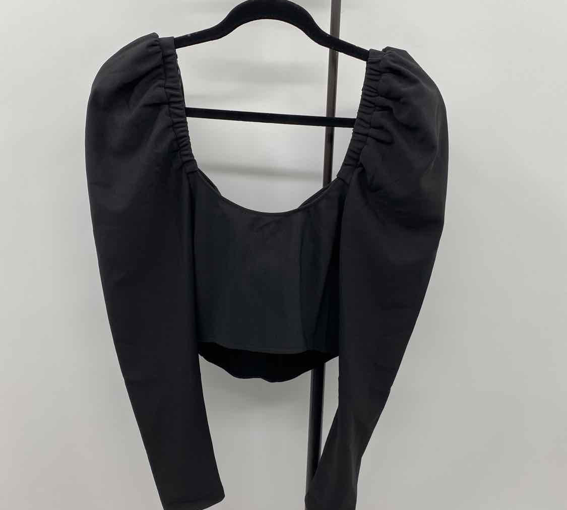 Astr Women's Size M Black Solid Long Sleeve Shirt