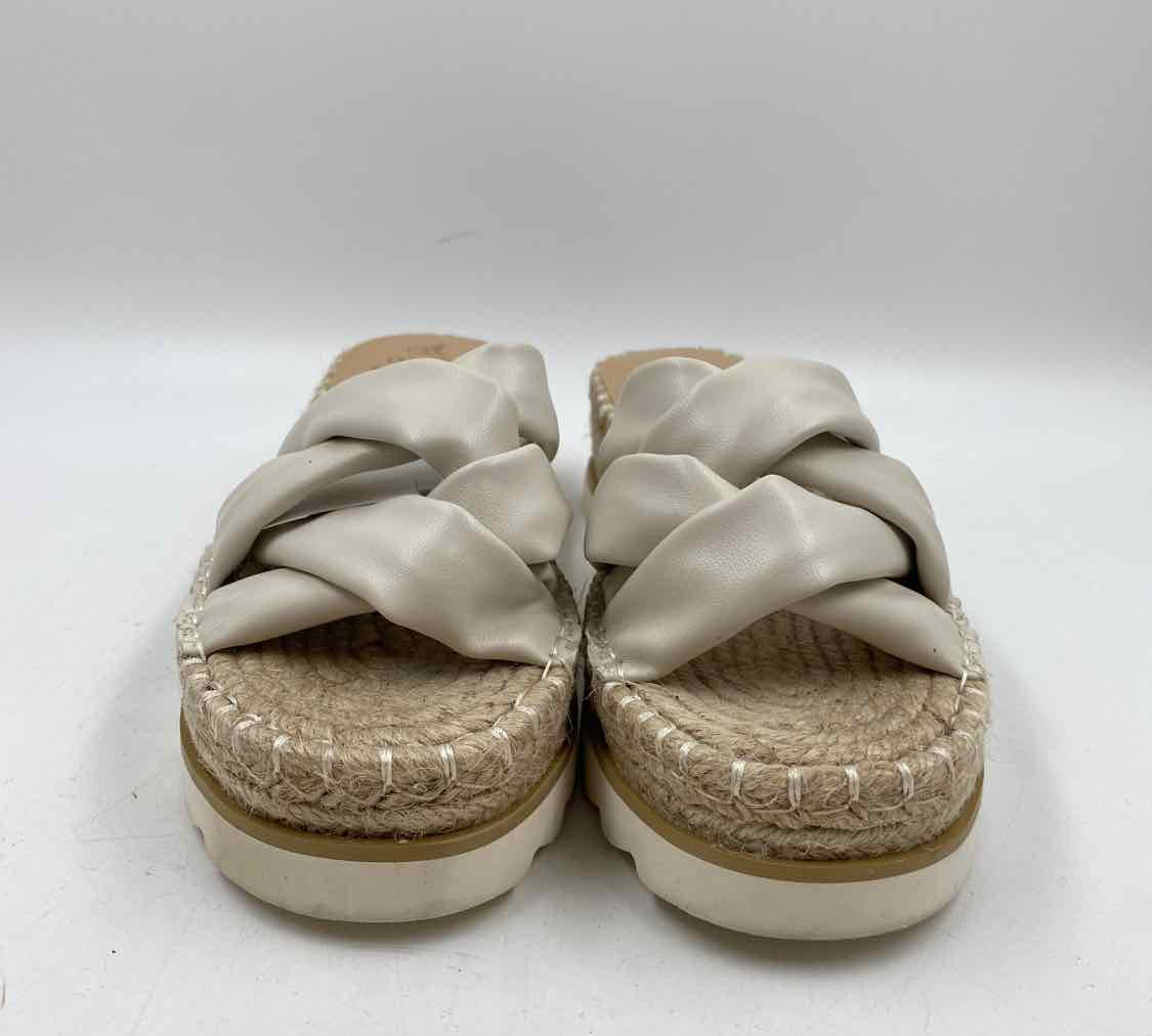 Oasis Society Women's Shoe Size 7 Beige Solid Sandals