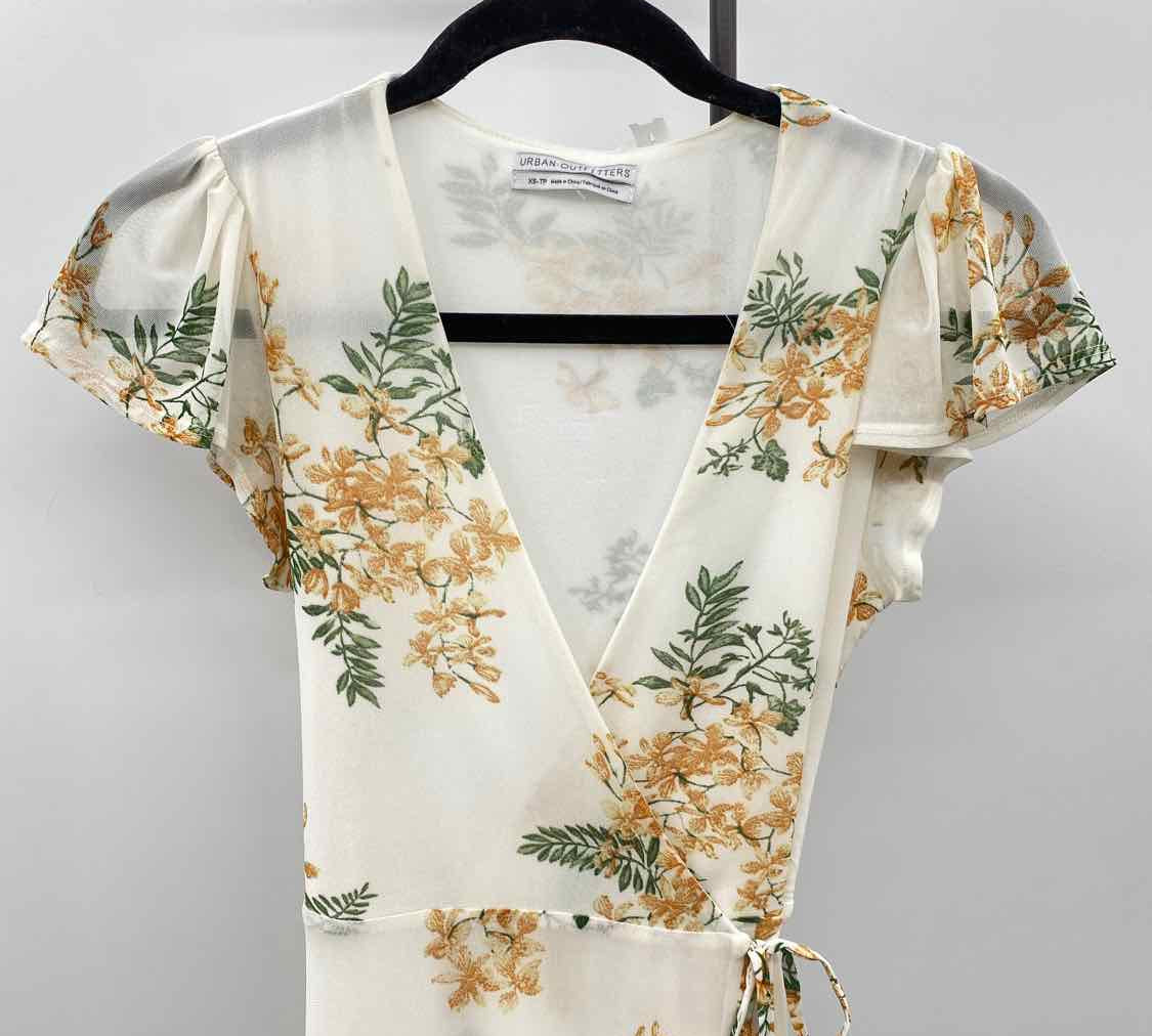 Urban Outfitters Junior's Size XS Ivory Floral Dress