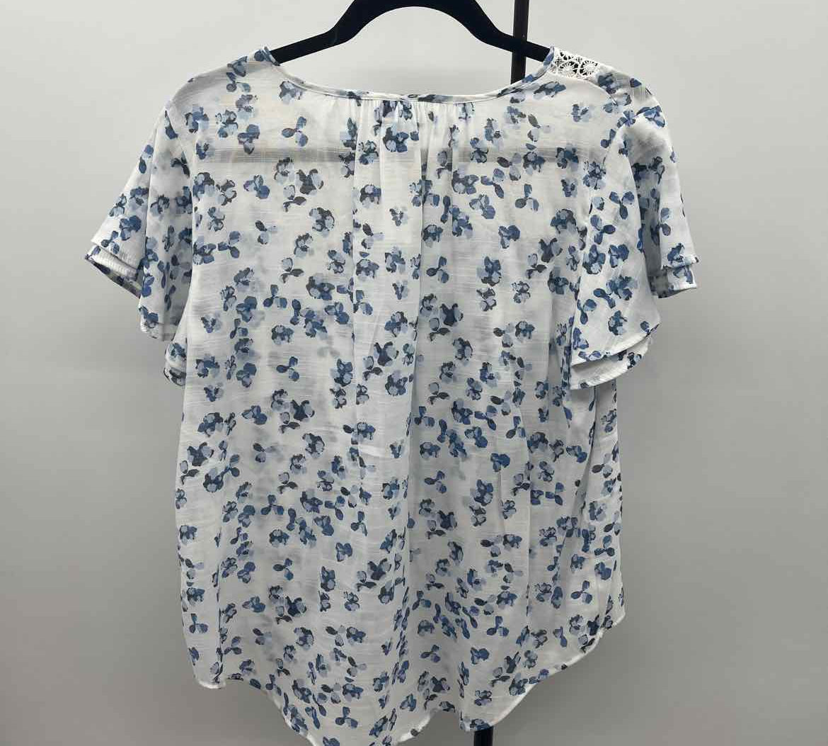 Liz Claiborne Women's Size L Blue Floral Short Sleeve Shirt