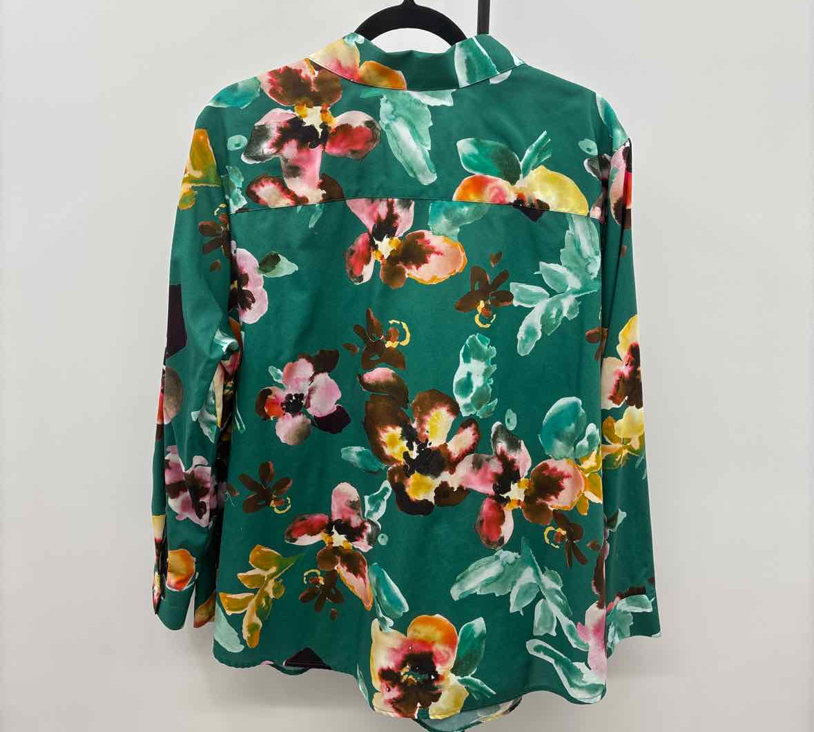 Foxcroft Women's Size 2X Green Floral Long Sleeve Shirt