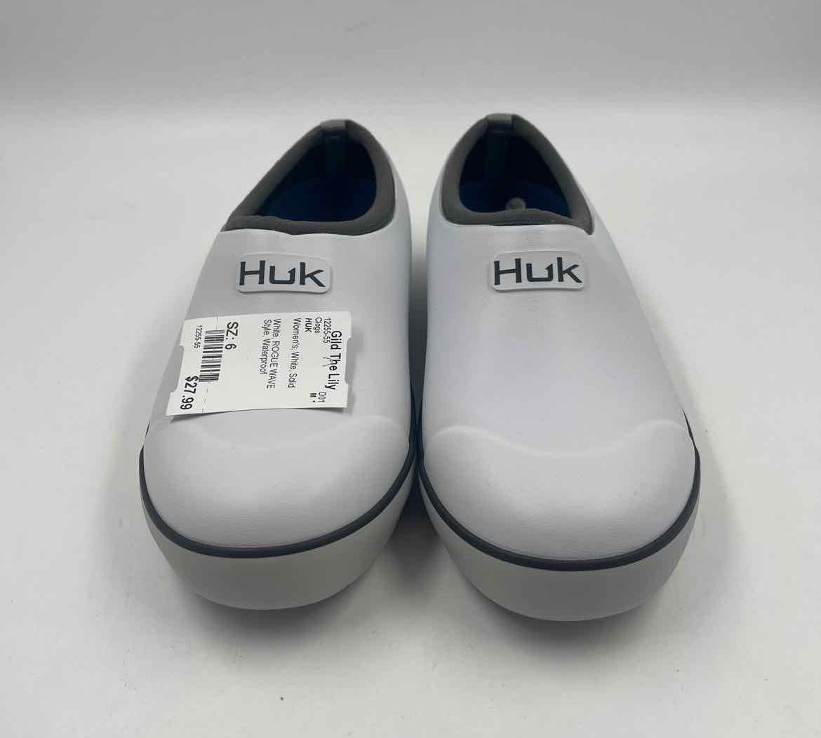 HUK Women's Shoe Size 6 White Solid Clogs