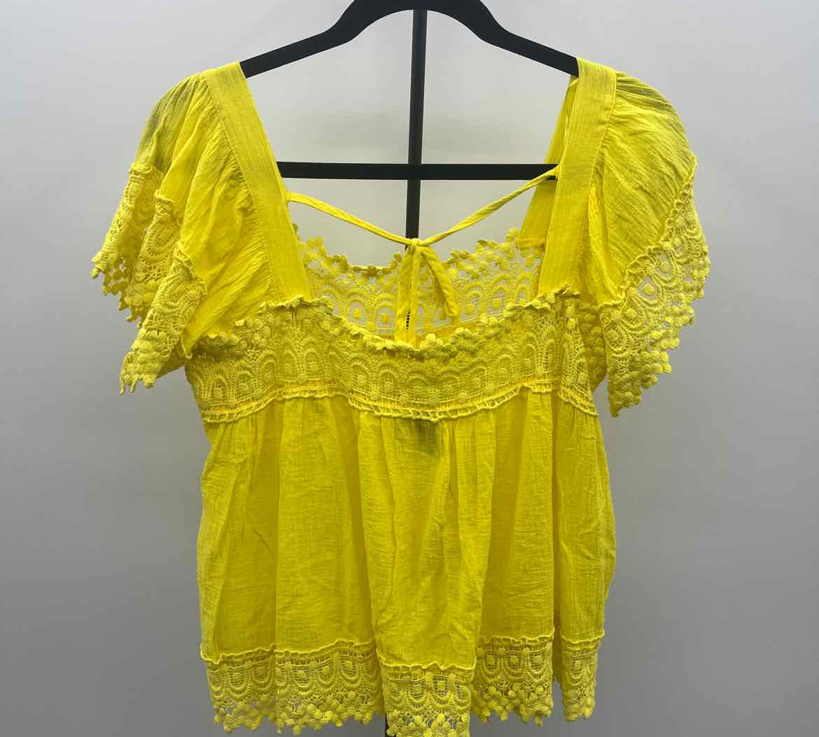 Grace & Karma Women's Size L Yellow Lace Short Sleeve Shirt