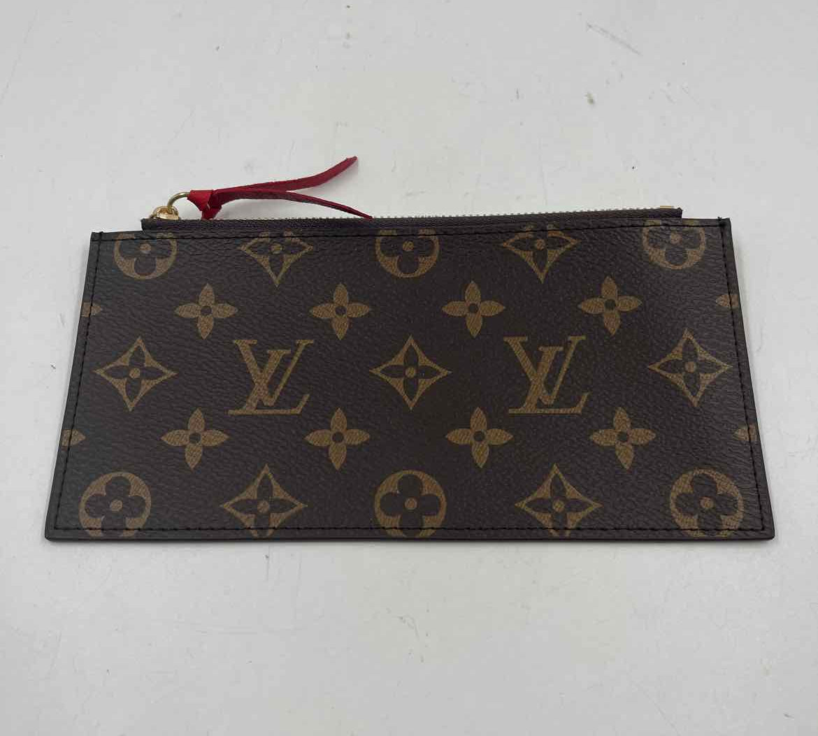 Louis Vuitton Women's Brown Luxe Signature Wallet