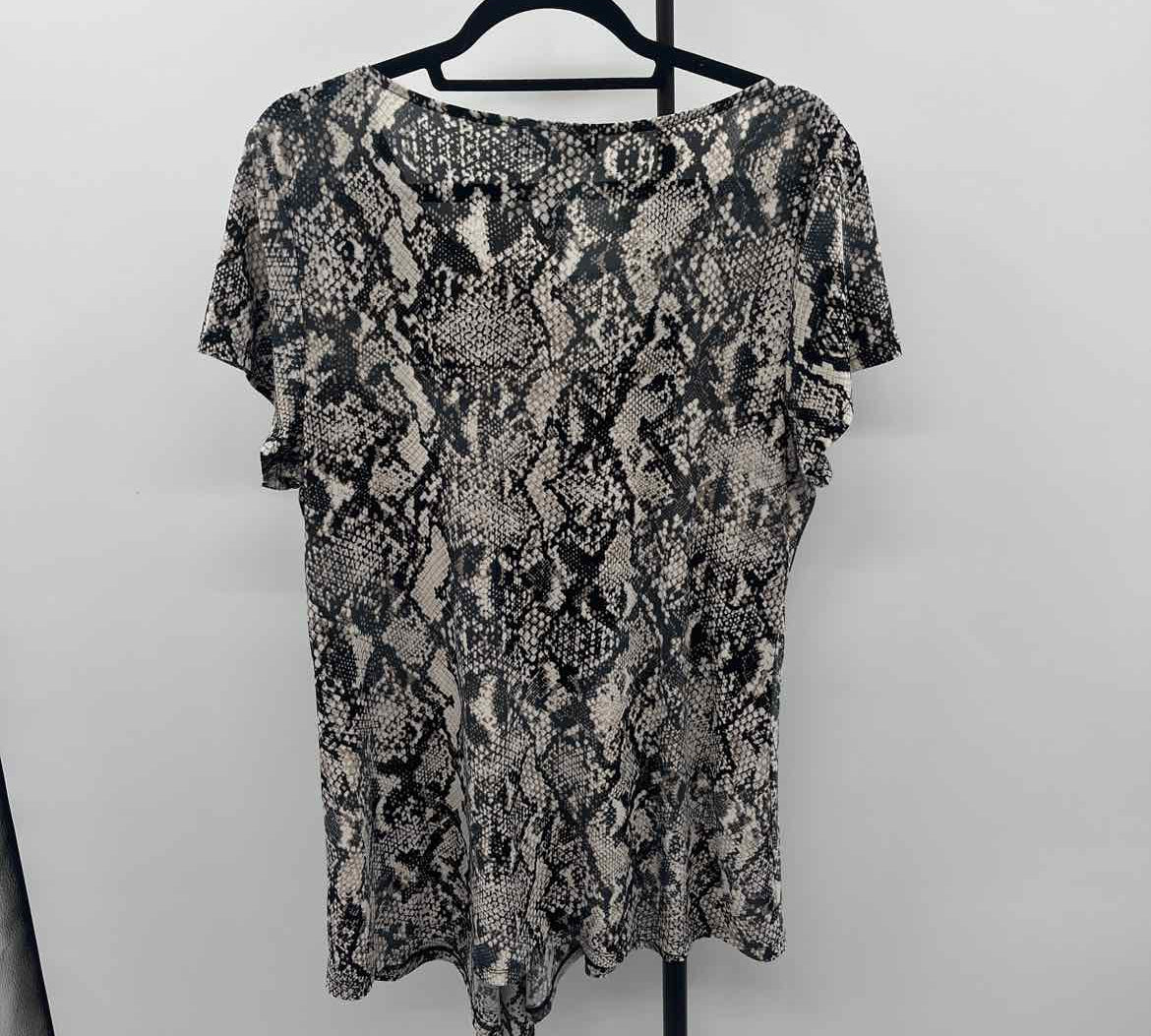 Inc Women's Size XL Black Snakeskin Short Sleeve Shirt