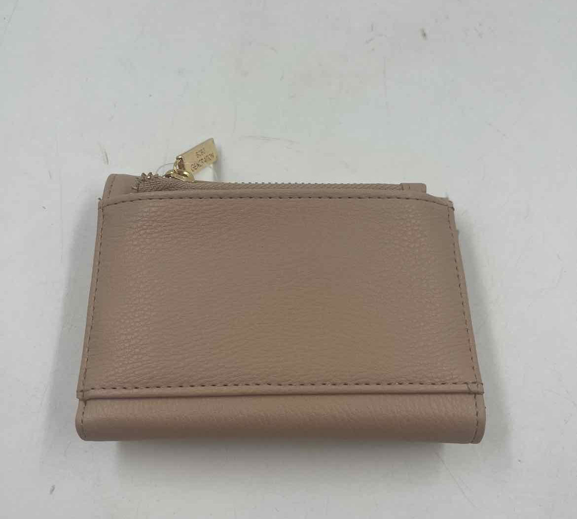 BCBG Women's Beige pebbled Wallet