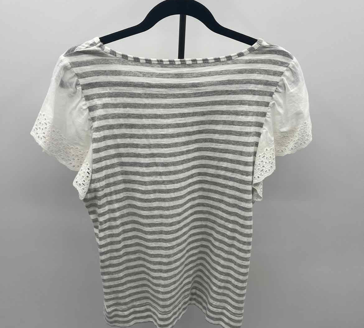 Jane & Dilancey Women's Size M Gray Stripe Short Sleeve Shirt