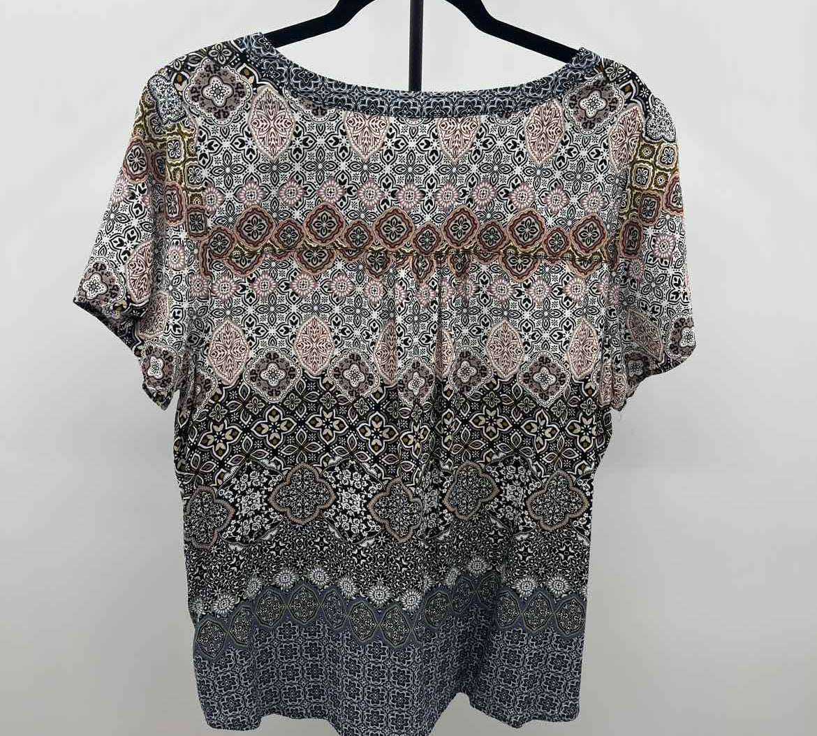 Christopher & Banks Women's Size XL Black medallion Short Sleeve Shirt