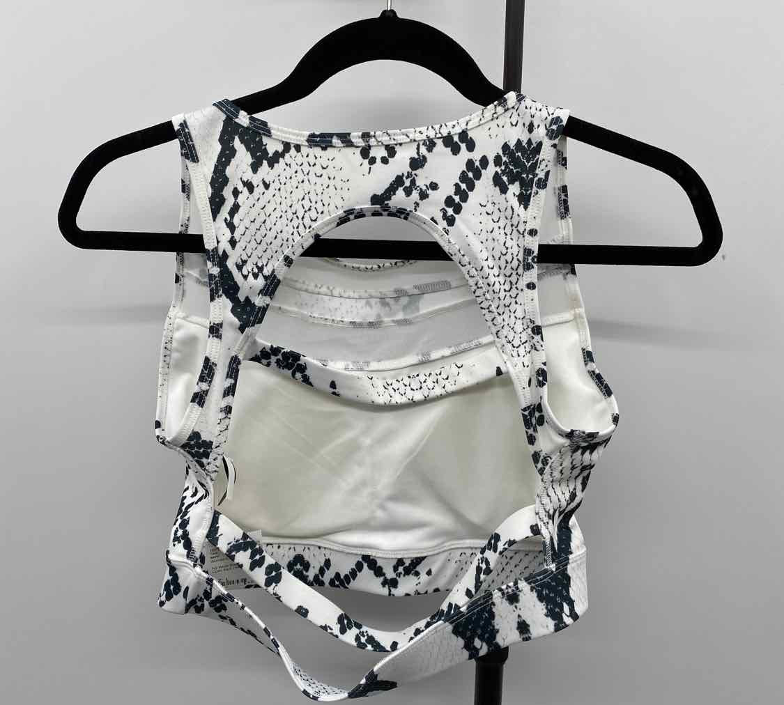 savvi Women's Size L White Snakeskin Tank