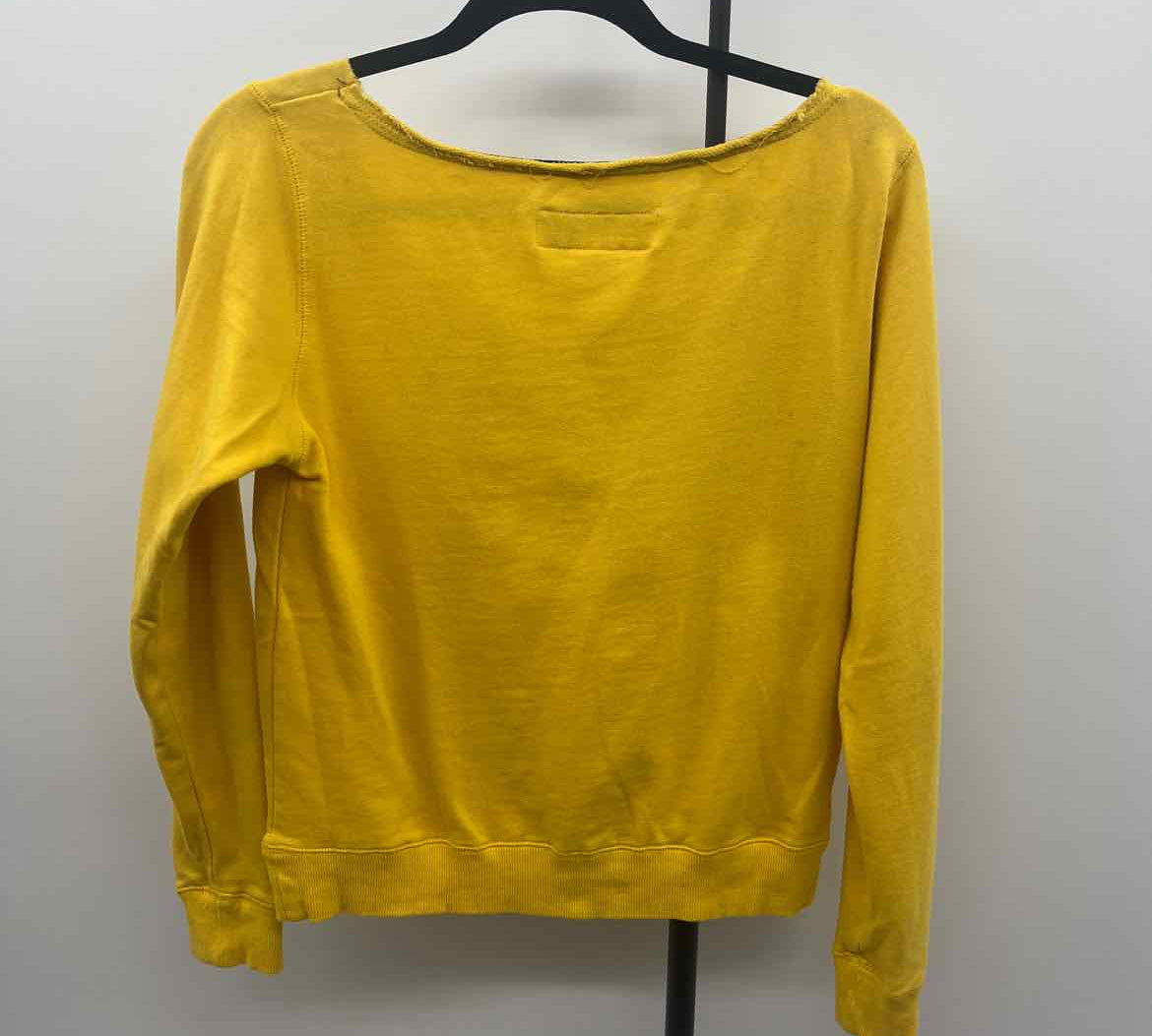 E5 College Classics Women's Size M Yellow Michigan Sweatshirt