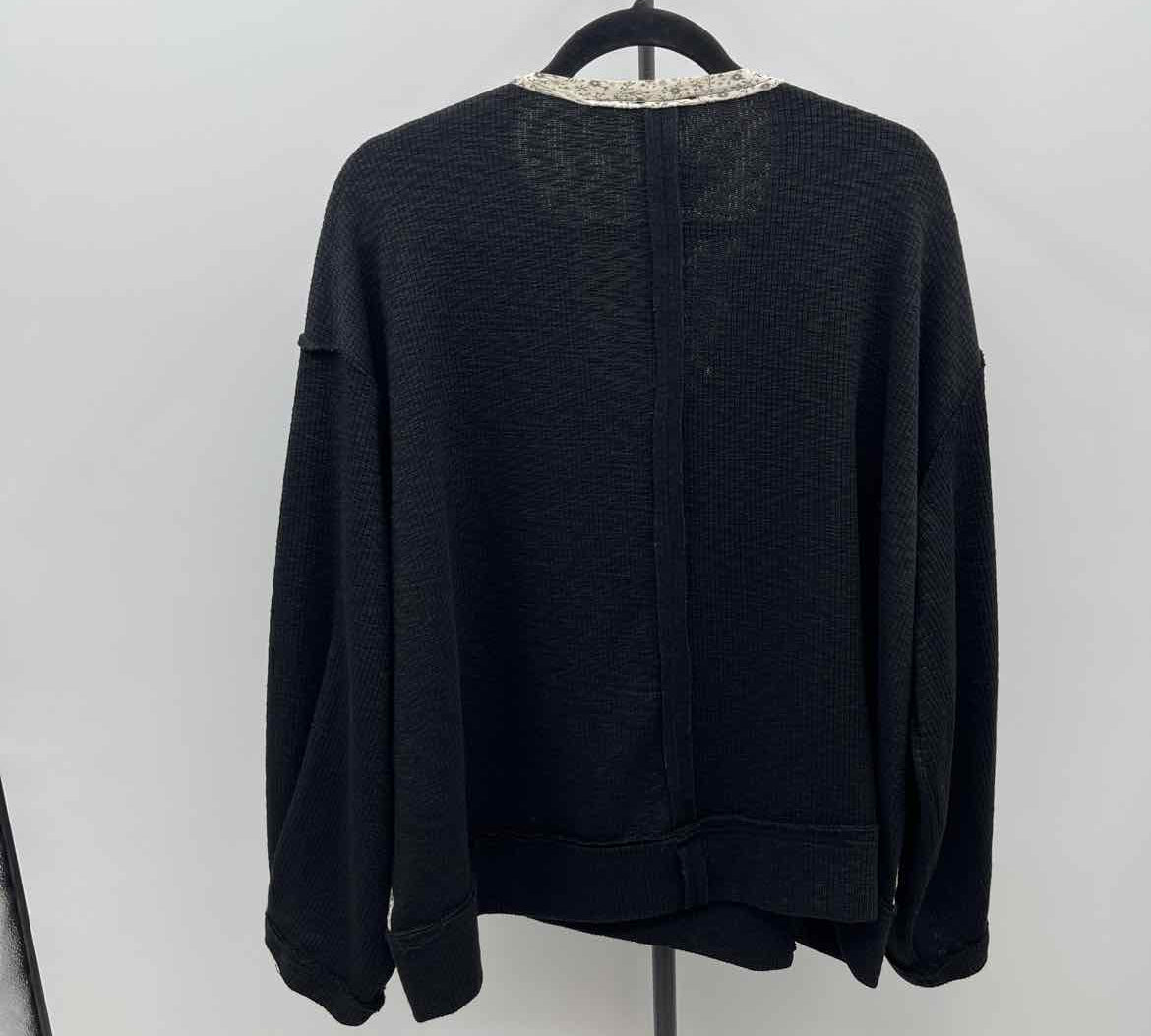 POL Junior's Size M Black Floral Long Sleeve Shirt