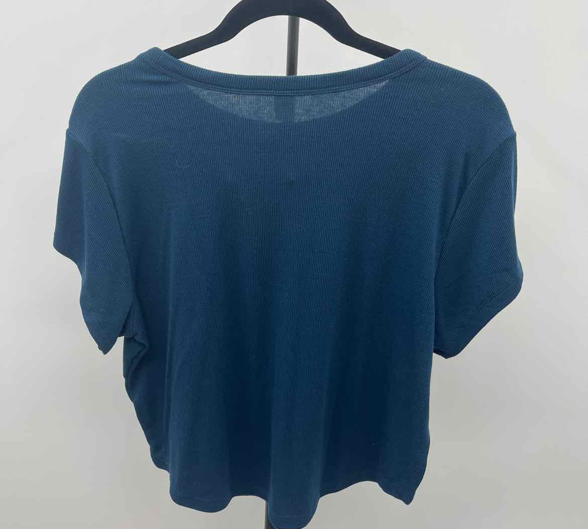 Old Navy Junior's Size XL Blue Ribbed Short Sleeve Shirt