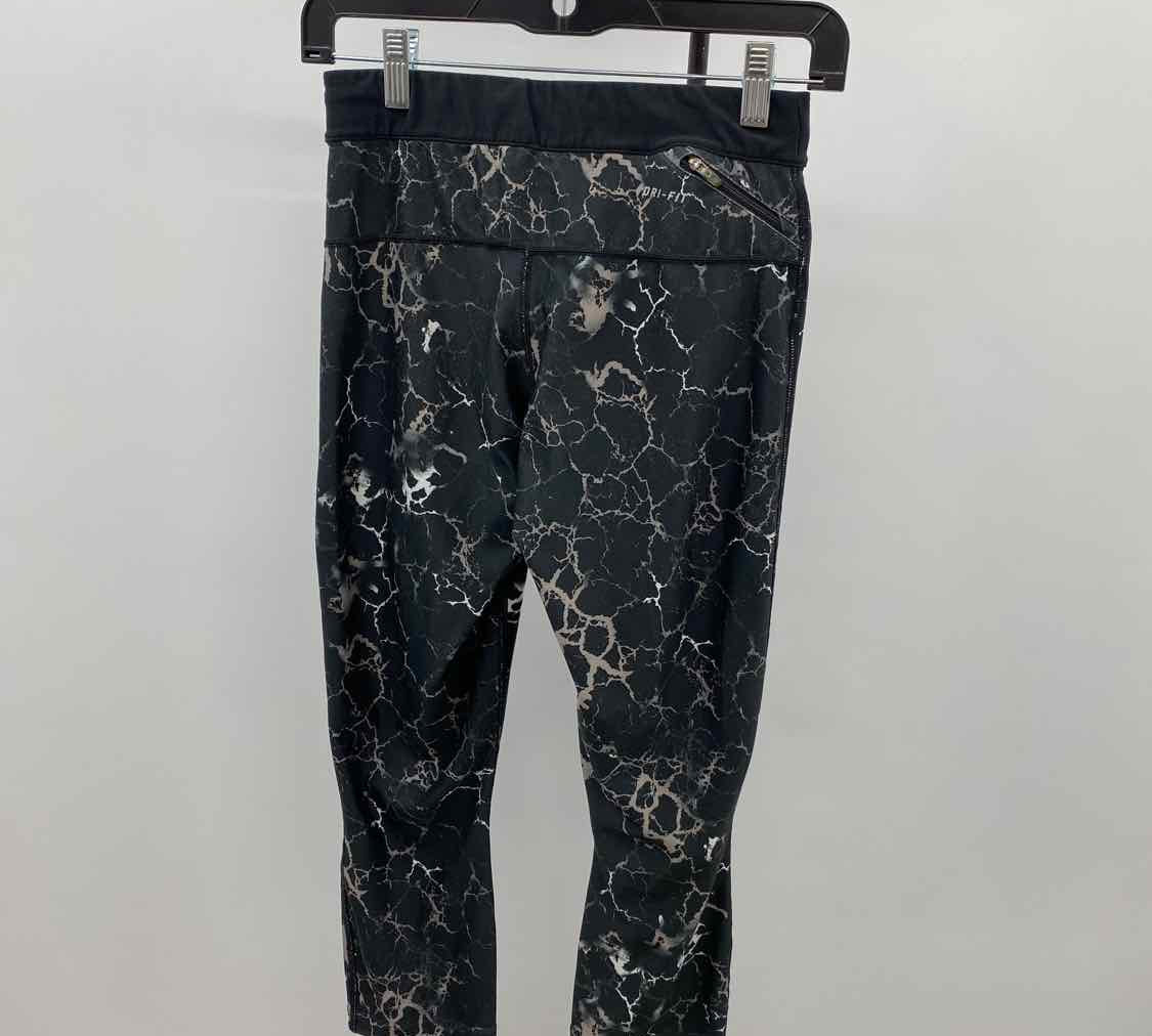 Nike Women's Size 6 Black Abstract Capris