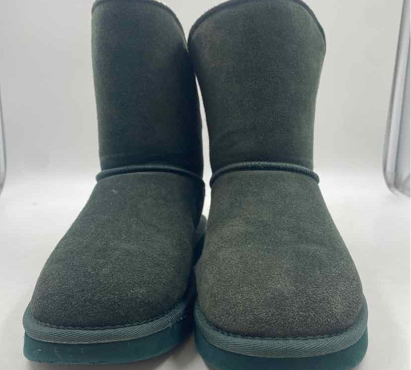 Bearpaw Women's Shoe Size 8 Green Solid Boots