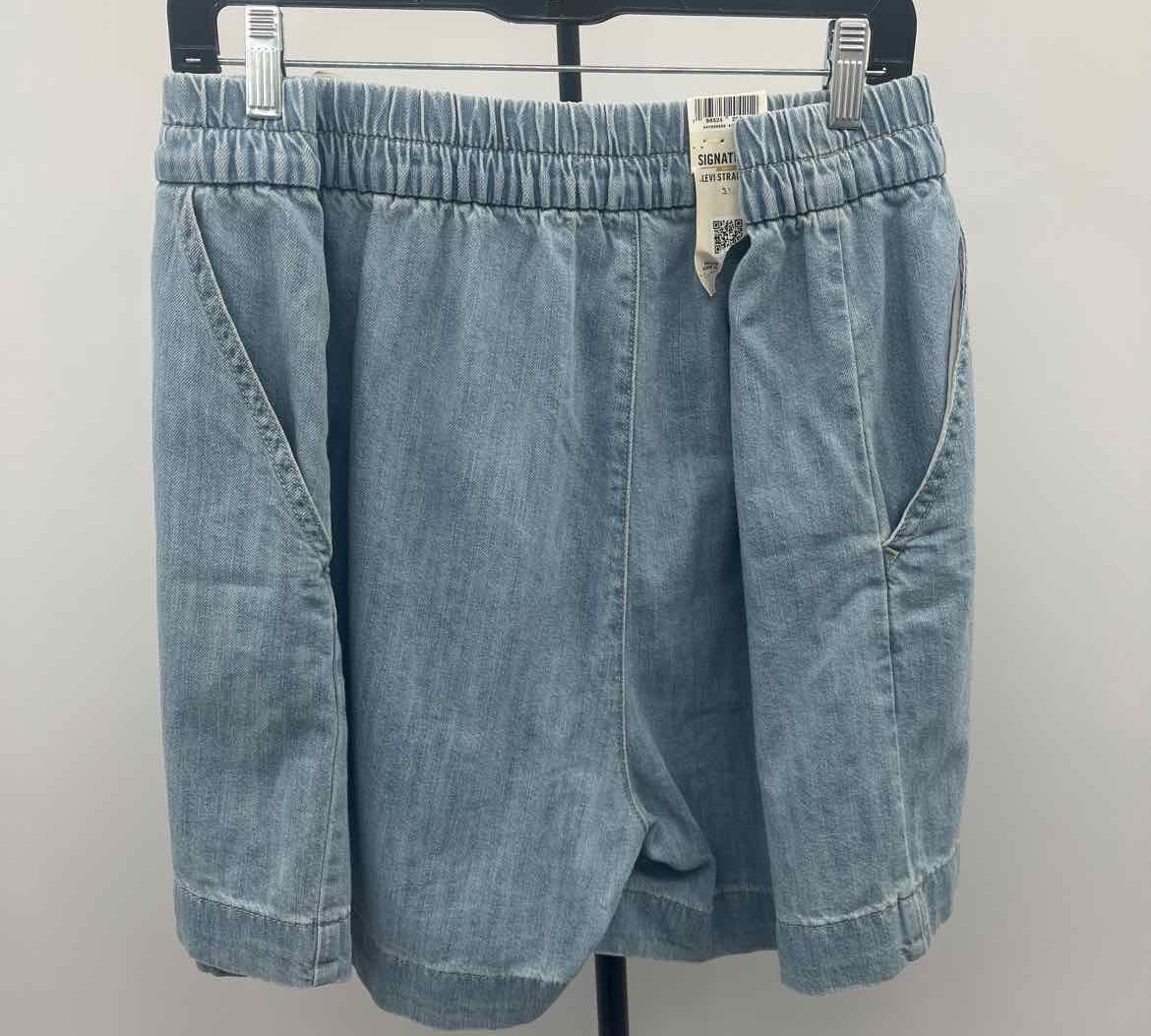 Levi Strauss Women's Size 3X Light Blue Solid Shorts