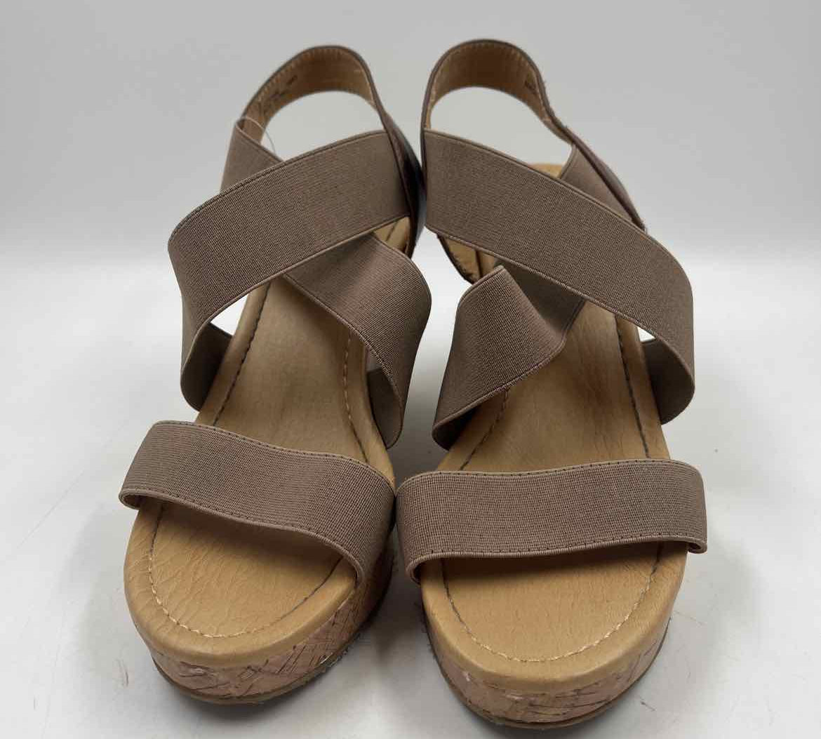 CL by Laundry Women's Shoe Size 10 Tan Solid Sandals