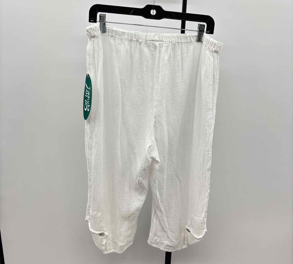 Oh My Gauze Women's Size 12/14 White Textured Capris