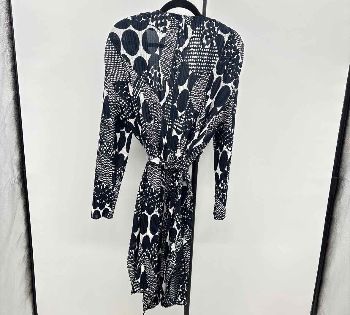 Chico's Women's Size L Navy dotted Cardigan