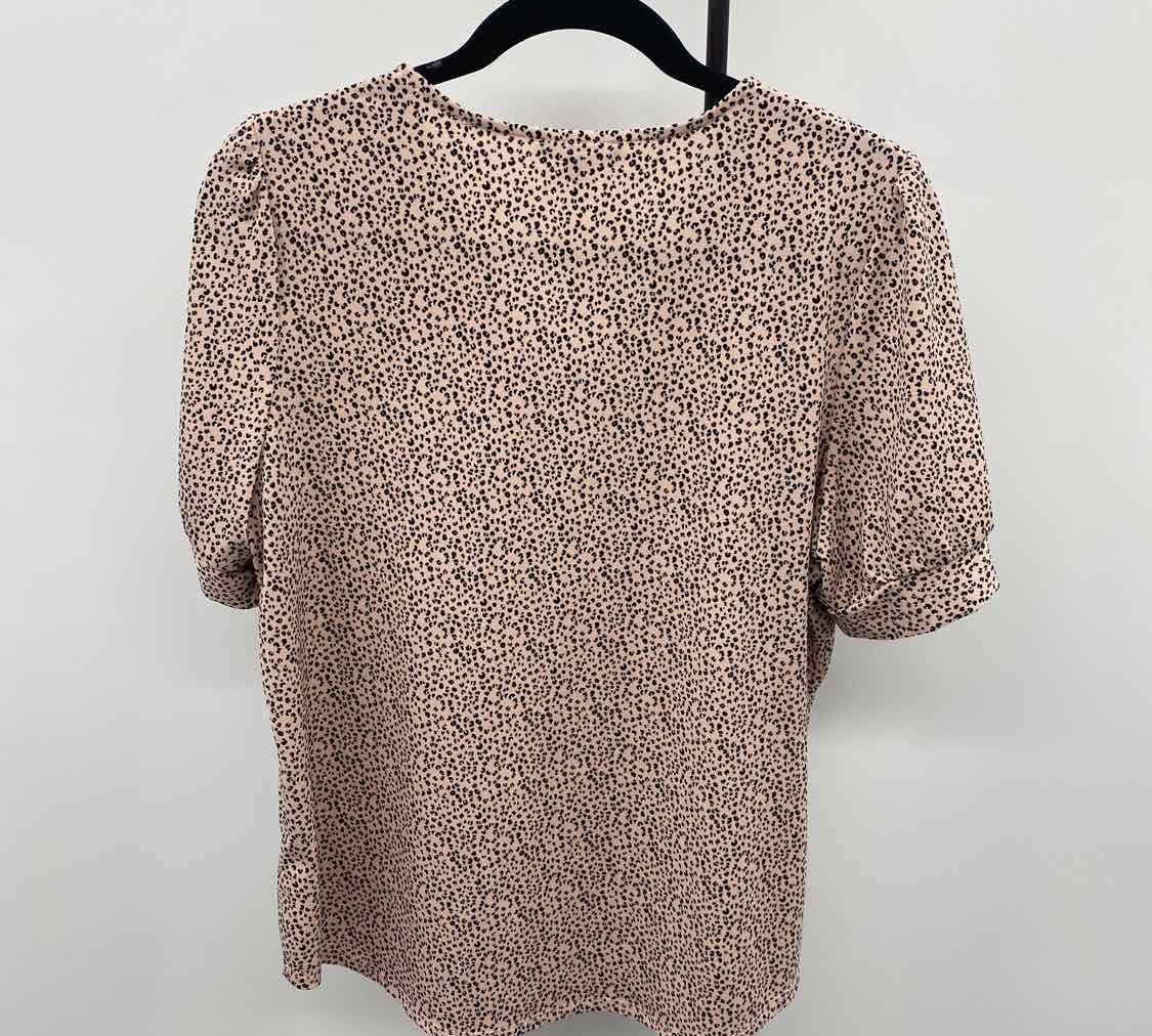 Adrianna Papell Women's Size M Pink Spotted Short Sleeve Shirt