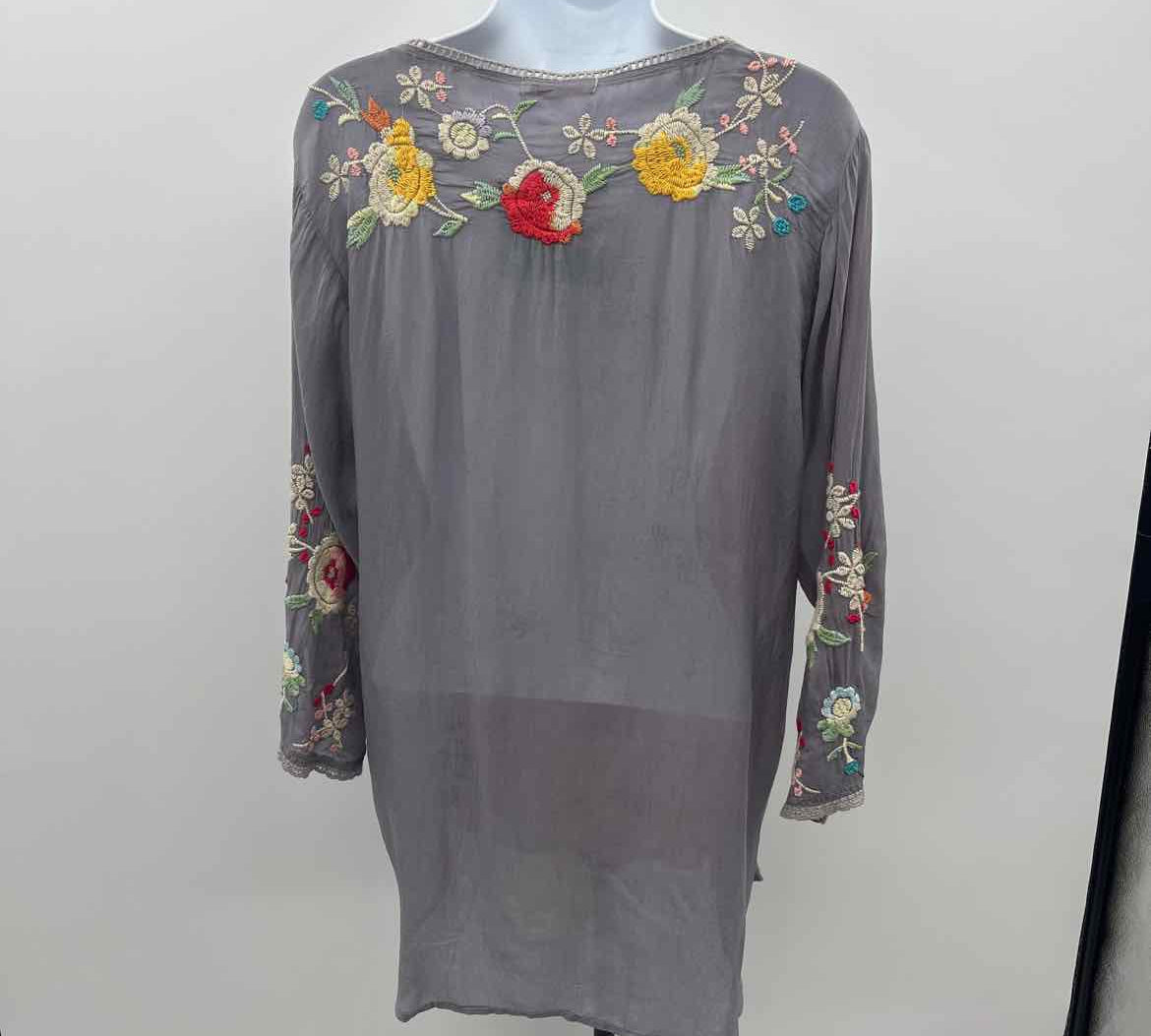 Johnny Was Women's Size L Gray Floral Long Sleeve Shirt