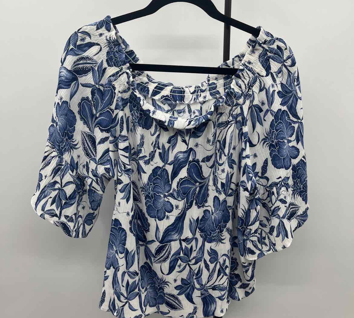 H&M Junior's Size M Blue Floral Short Sleeve Shirt
