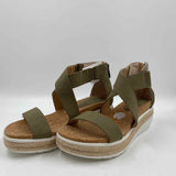 Adrienne Vittadini Women's Shoe Size 7 Olive Solid Sandals