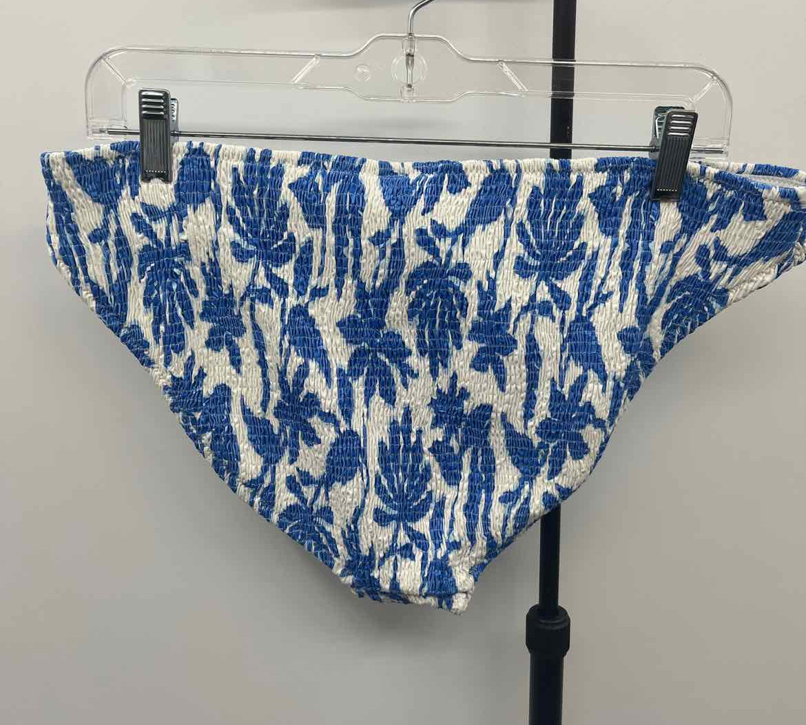 Vineyard Vines Women's Size L Blue Floral Swimsuit - Separate