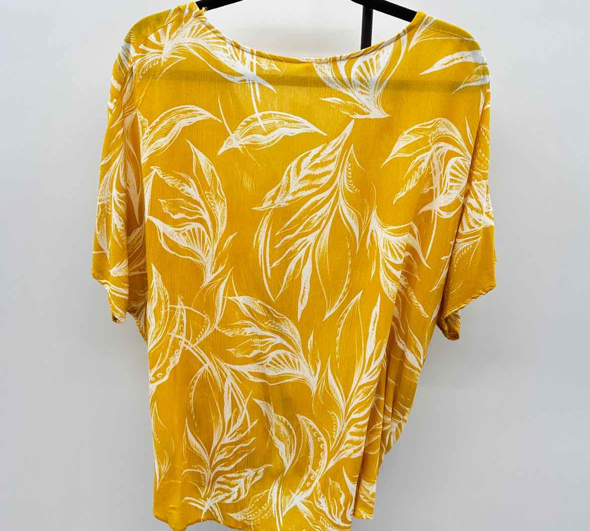 Blu Pepper Women's Size S Yellow Leaf Short Sleeve Shirt