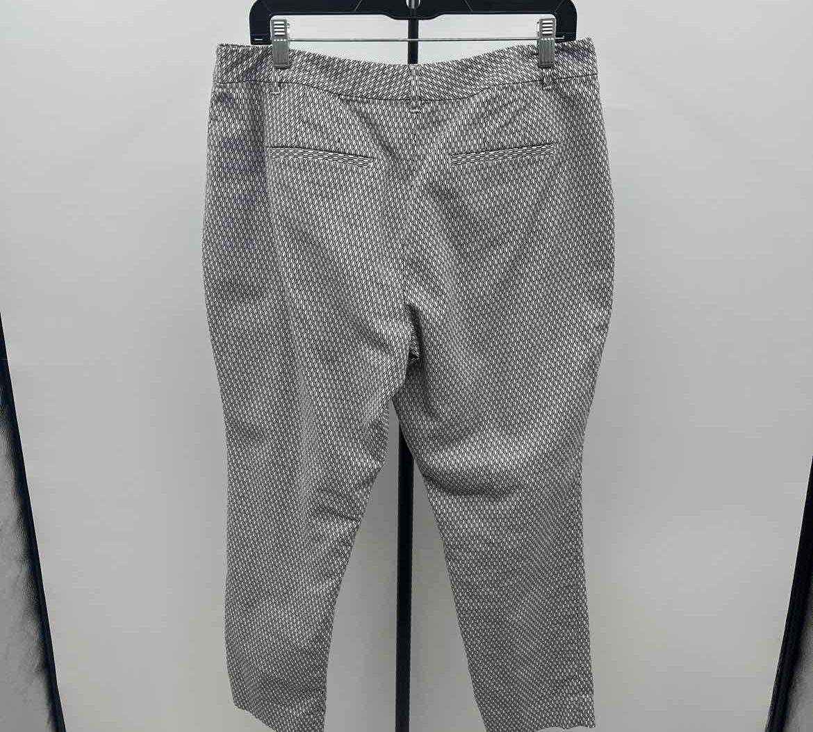 White House Black Market Women's Size 12 Black Abstract Capris