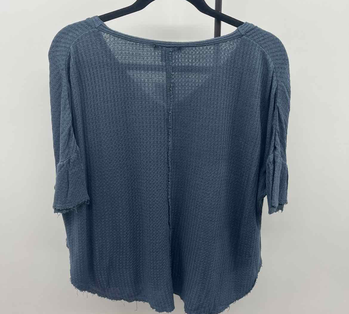 Eddie Bauer Women's Size S Blue Textured Short Sleeve Shirt