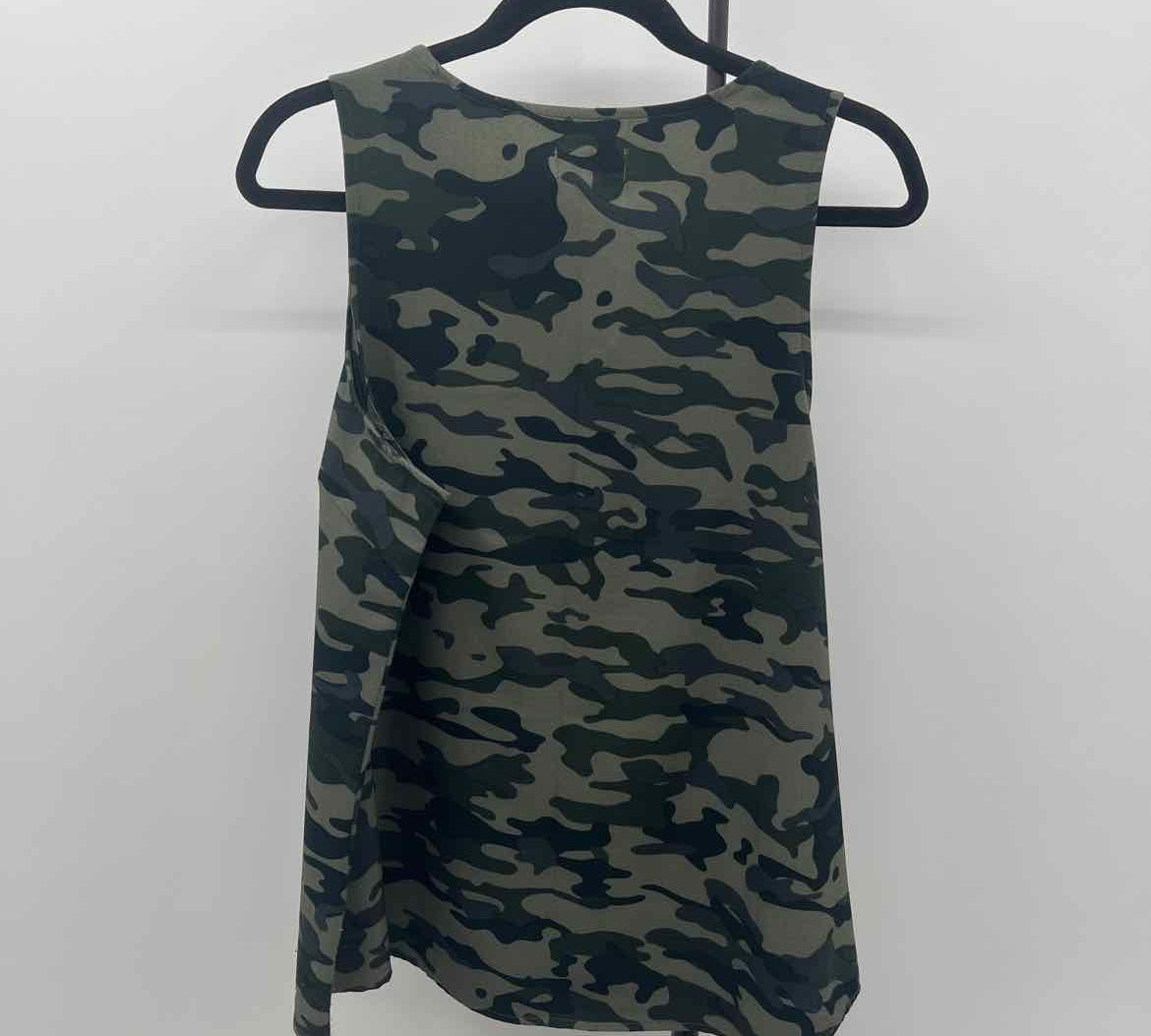 Mud Pie Women's Size L Green Camoflage Sleeveless Shirt