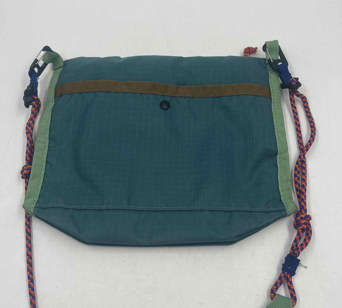 Cotopaxi Women's Multi-Color Solid Purse