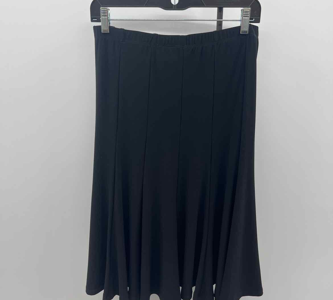 Artex Women's Size 10 Black Solid Skirt