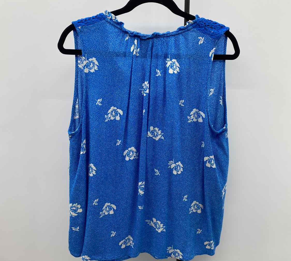 Bobeau Women's Size 1X Blue Floral Sleeveless Shirt