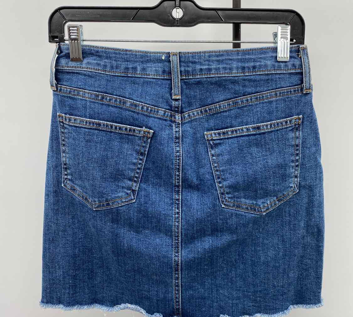 Just Black Women's Size 6 Blue Distressed Skirt