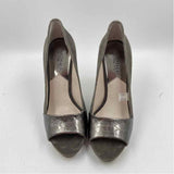 Michael Kors Women's Shoe Size 7.5 Gray Solid Heels