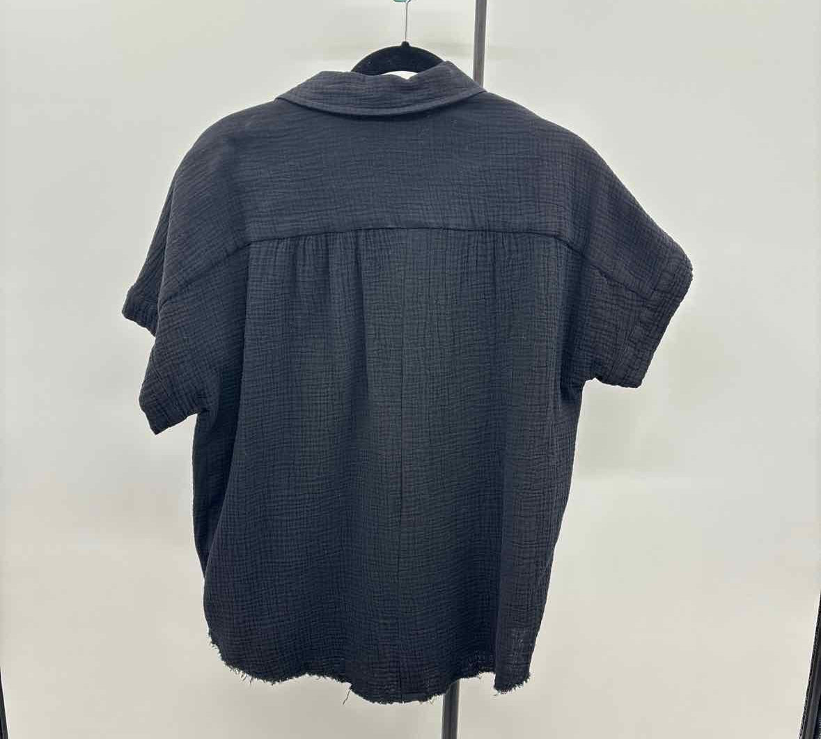 Tribal Women's Size L Black Textured Short Sleeve Shirt