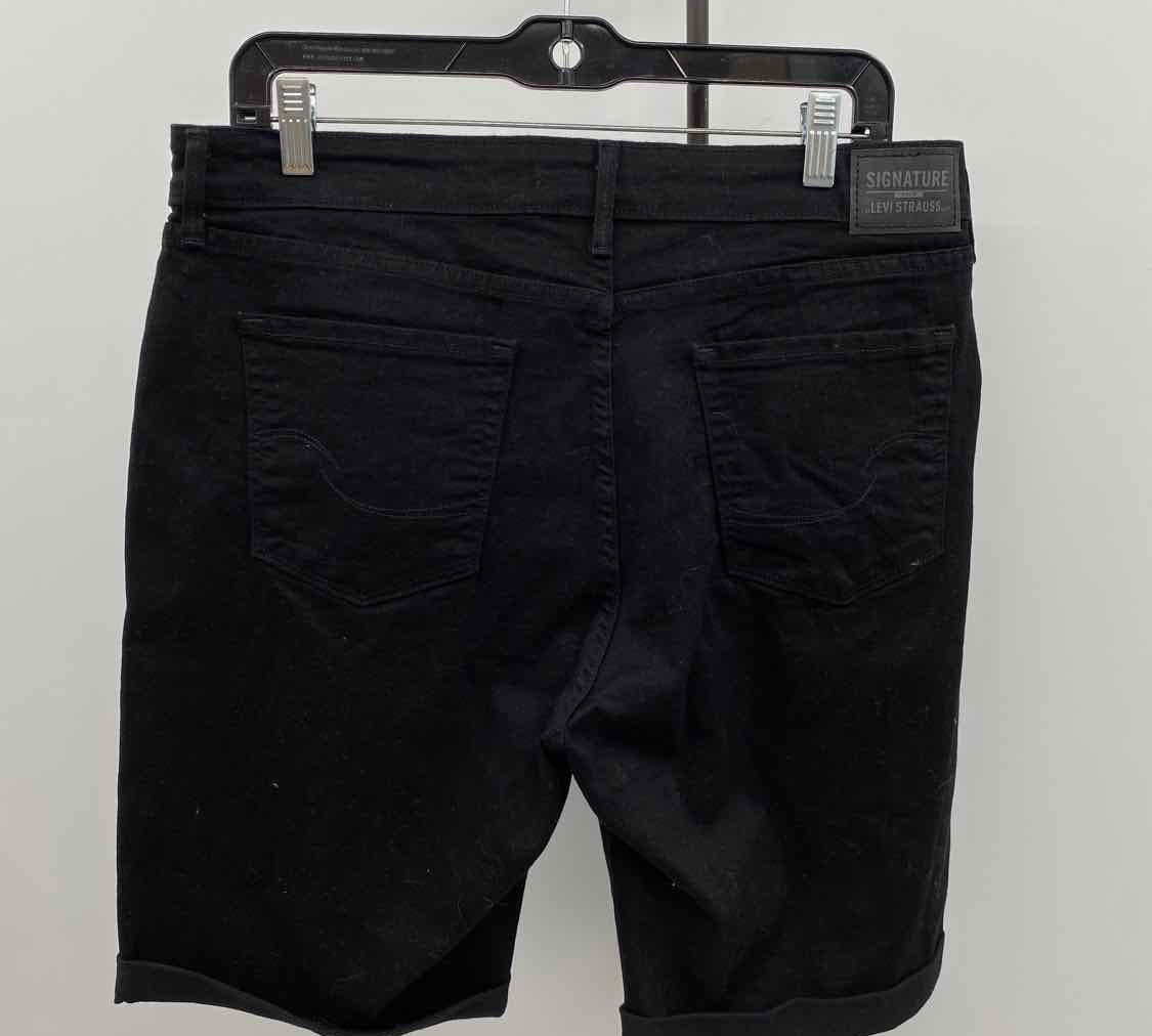 Levi Strauss Women's Size 14 Black Solid Shorts