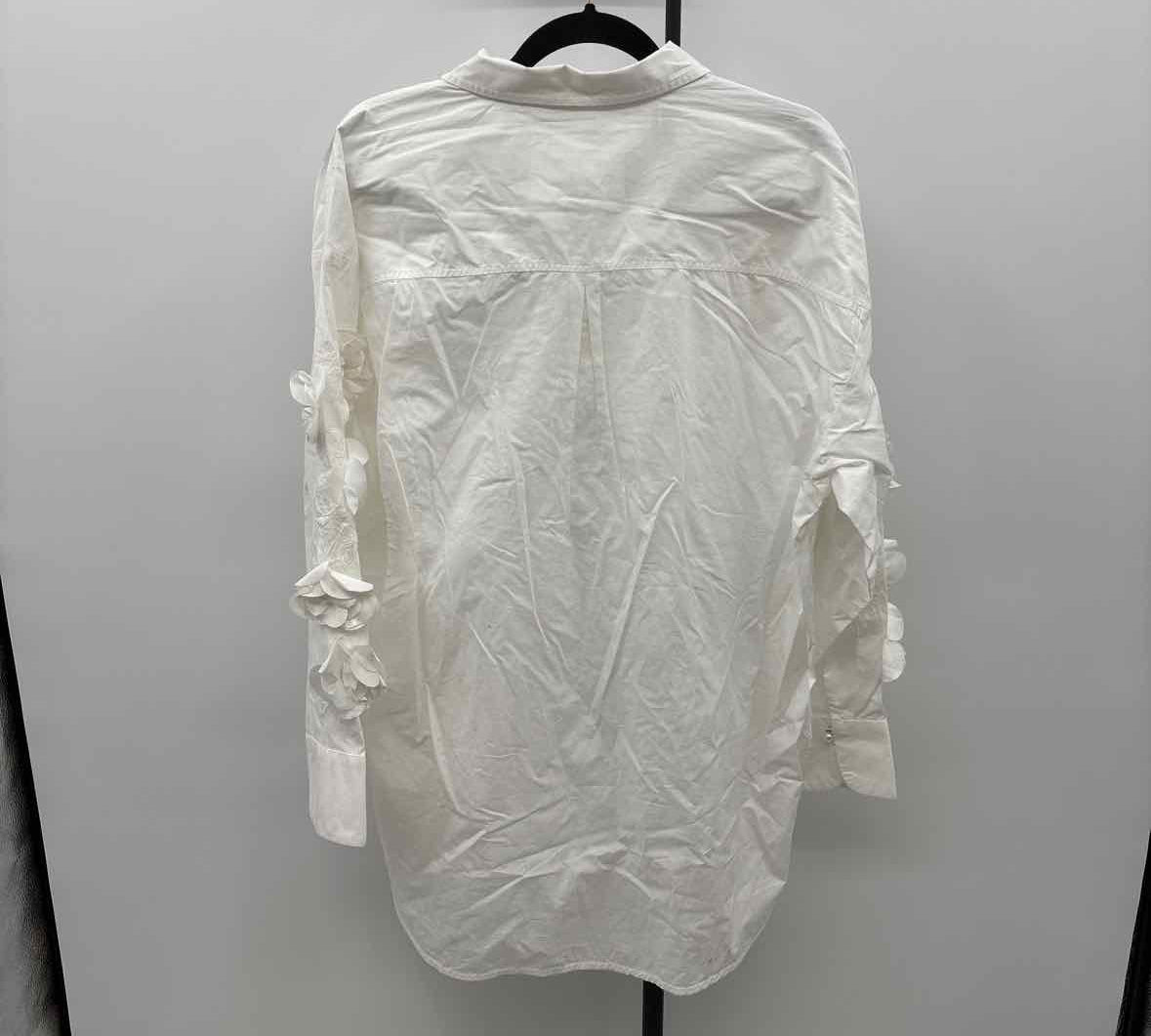 Maeve Junior's Size M White Floral Long Sleeve Shirt
