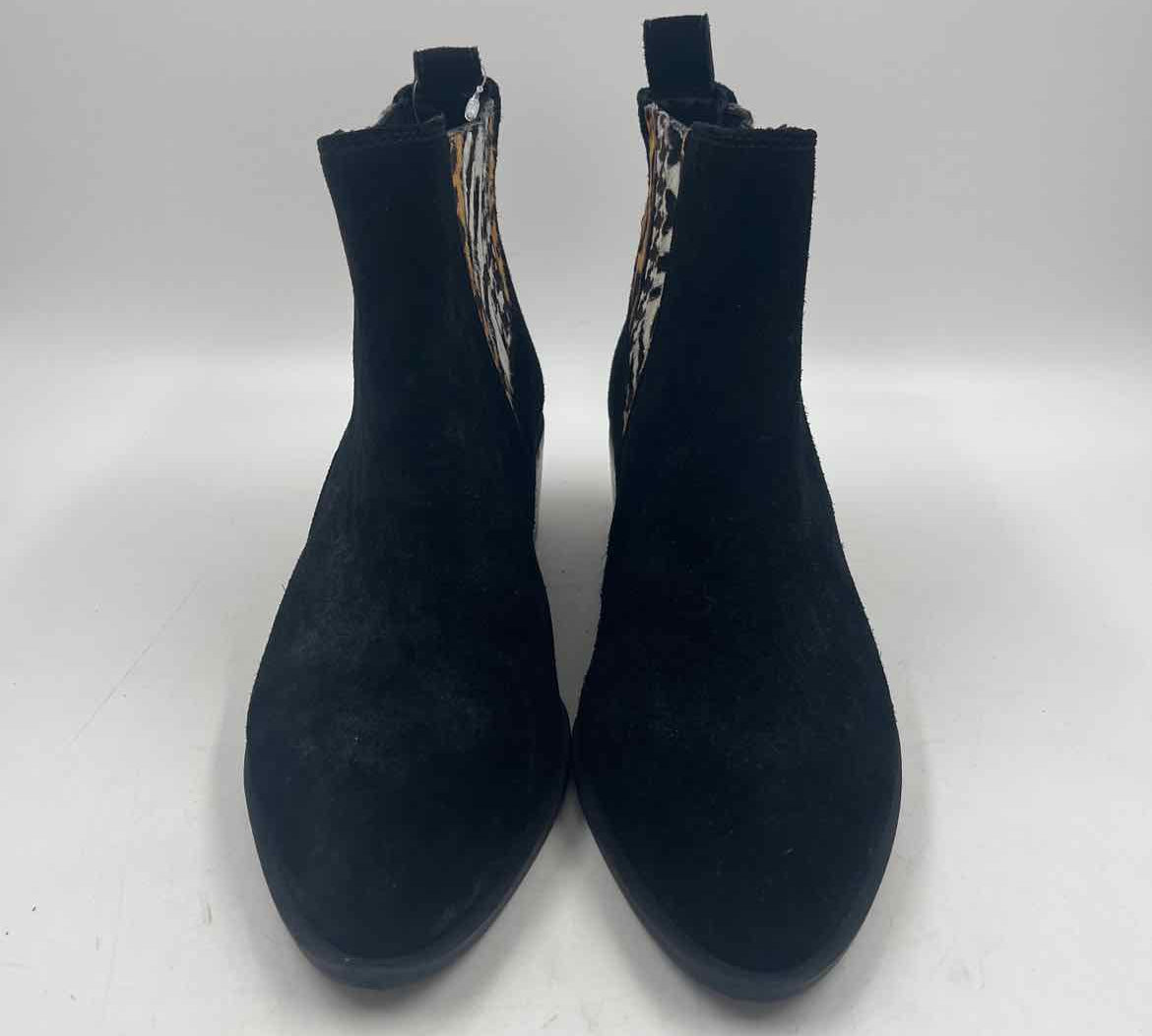 Crown Vintage Women's Shoe Size 8 Black Animal Print Boots