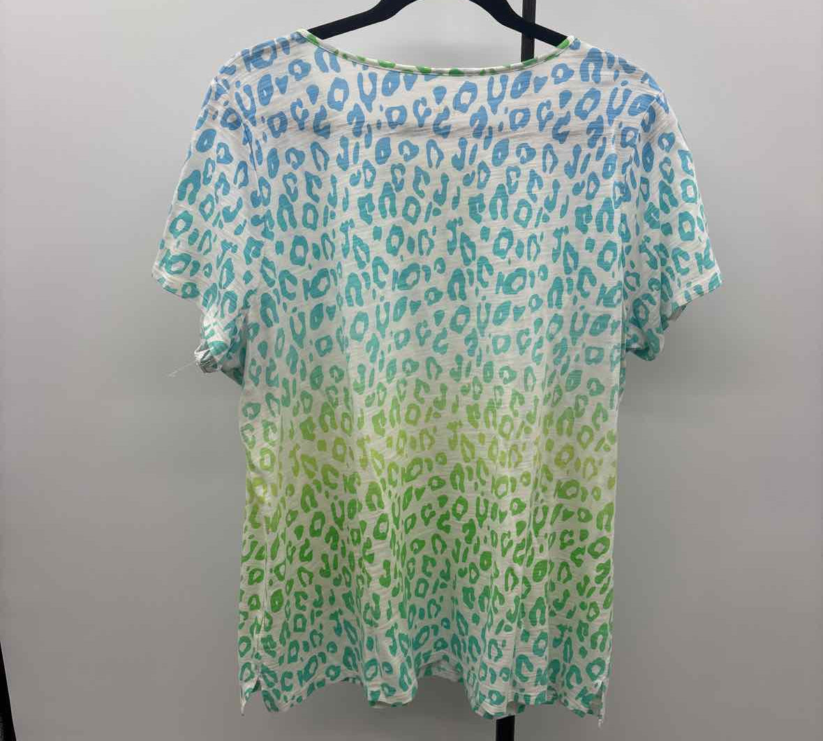 Belle by Kim Gravel Women's Size L Blue Animal Print Short Sleeve Shirt